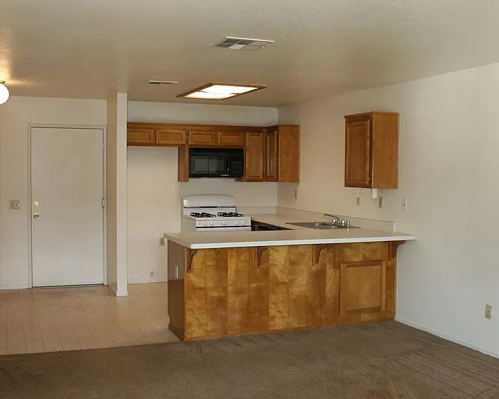 8600 White Rock — Photo 19