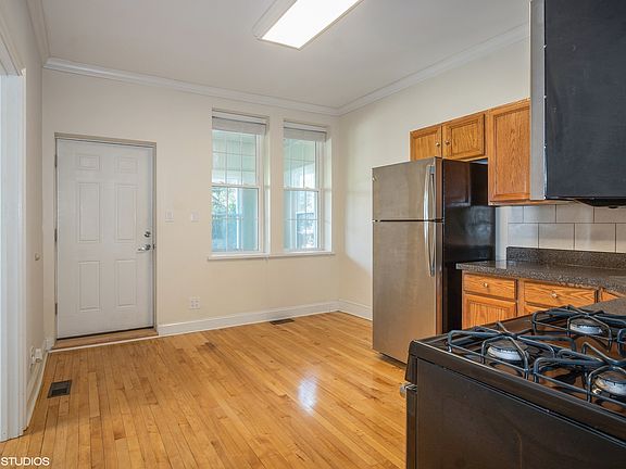 4th image of 2623 N Hamlin Ave