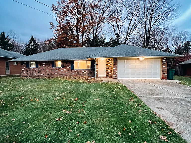 484 Jeannette Dr — Photo 11