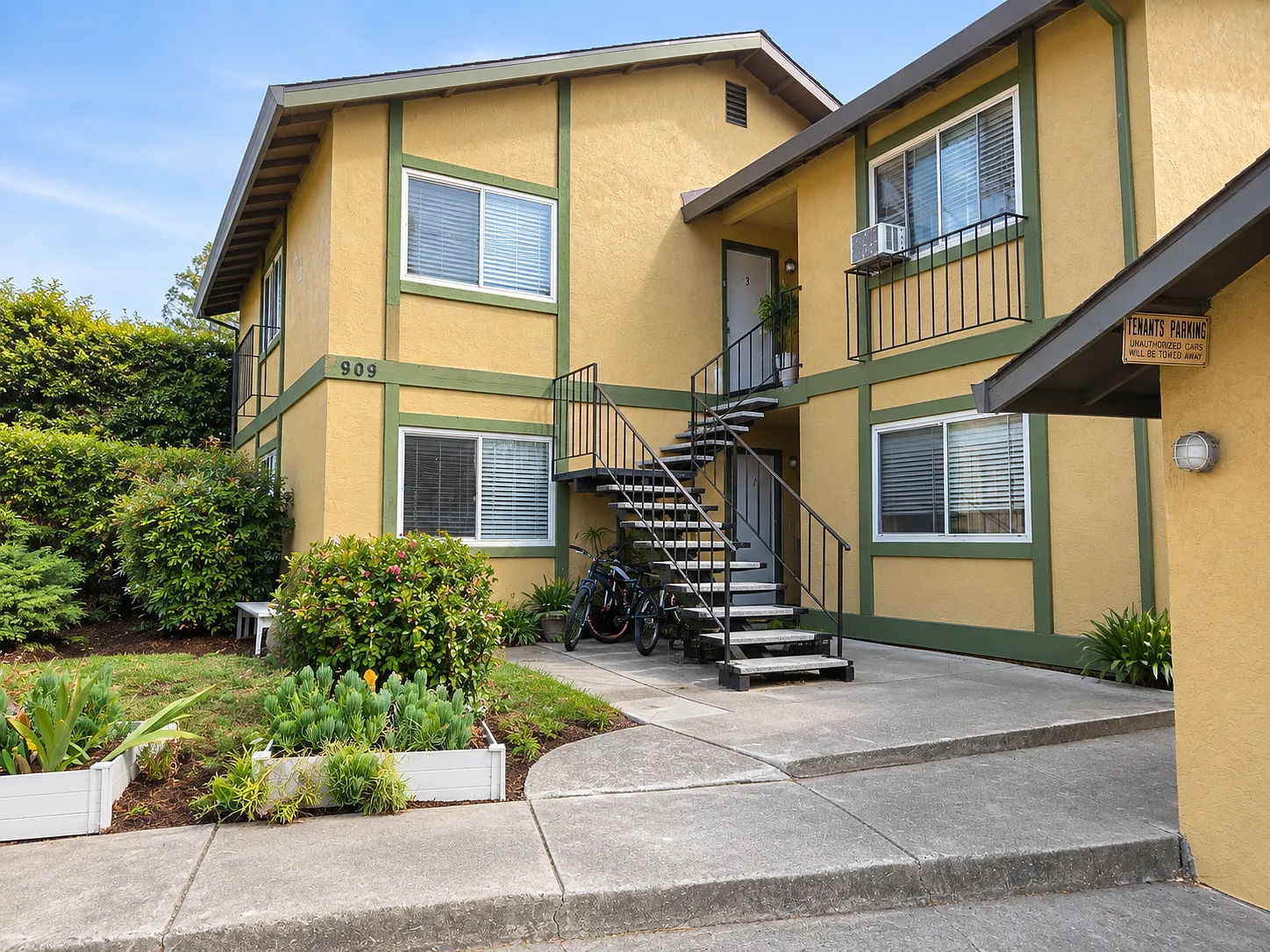 2 bed, 930 sqft, $2,450 — Photo 2