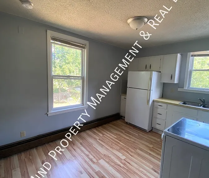 832 Elm St #2R — Photo 3
