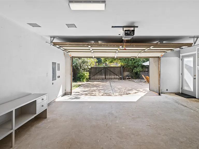 3902 Colquitt St — Photo 30
