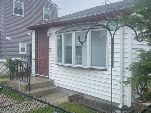 20 Edwin Ct, East Rockaway, NY 11518