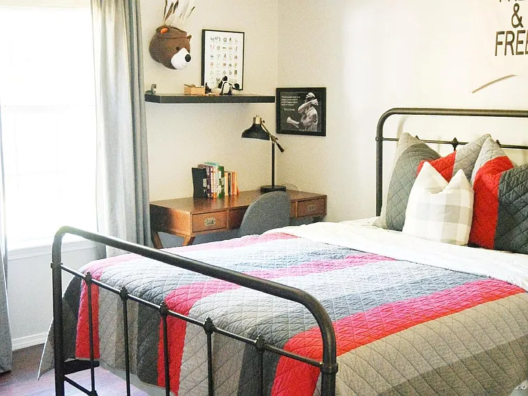 Guest bedroom