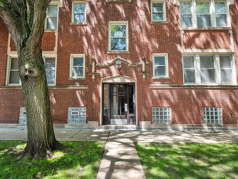 1702 W Catalpa Ave #3E — Photo 2