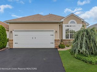 33 Kensington Rd, Manchester, NJ 08759