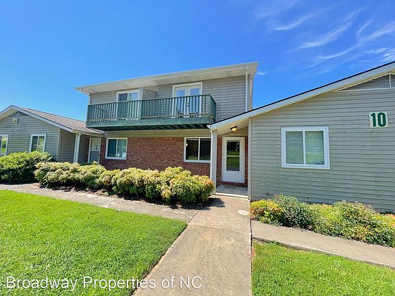 2nd image of 10 Woodstone Dr APT 3
