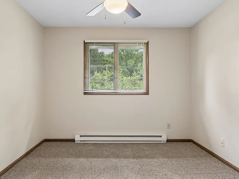 Carriage Hill Apartments — Photo 17