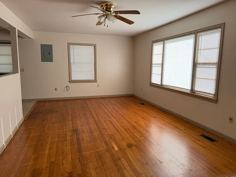 484 S Deepwood Dr — Photo 4