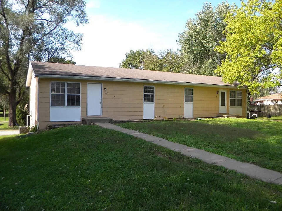 Half Duplex w Garage at rear