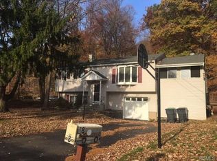 8 Tanager Rd, Monroe, NY 10950