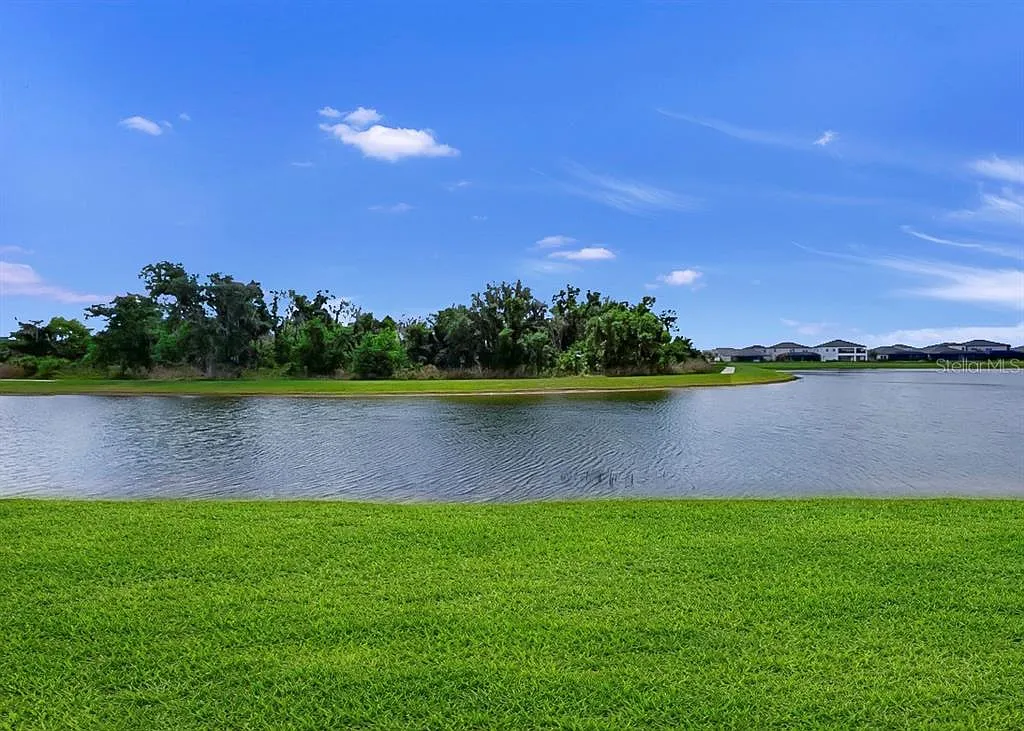 4 bed, 2.0 bath, 1935 sqft, $2,550 — Photo 4