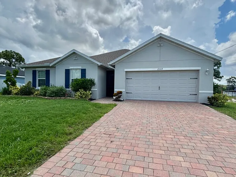 2509 NW 27th Pl — Photo 1