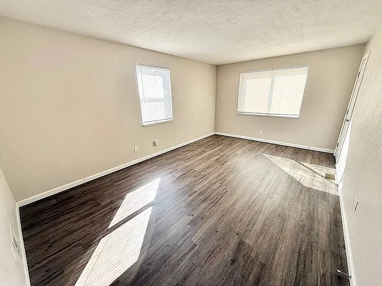 1 bed, 987 sqft, $700 — Photo 3