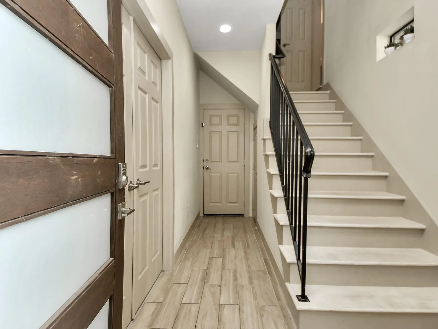 4 bed, 3.5 bath, 2293 sqft, $4,500 — Photo 2