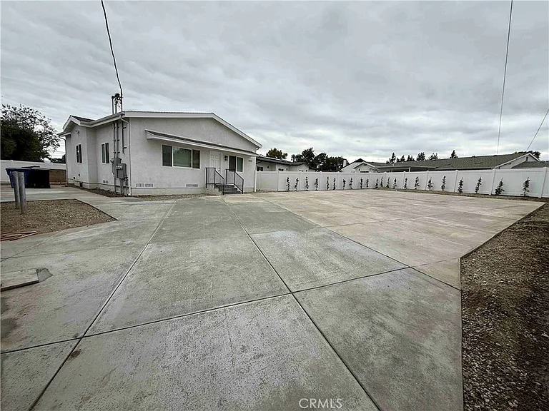 9132 Balcom Ave — Photo 2
