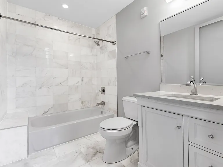 1211 G St SE #5 — Photo 6