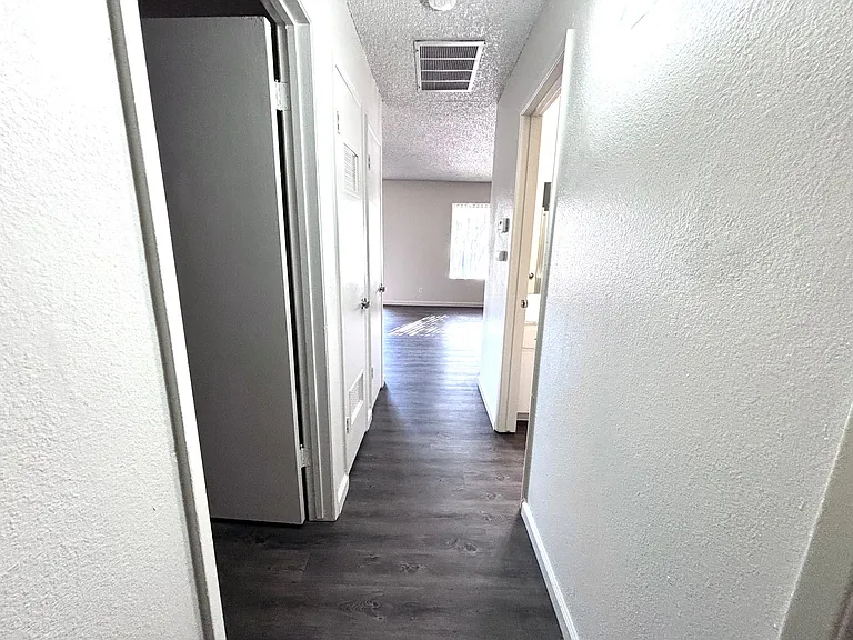 Oakwood Apartments — Photo 47