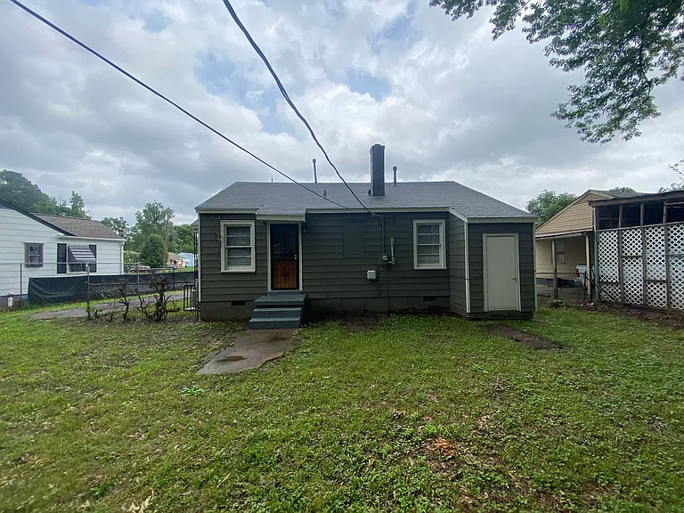 2686 Jeffrey Ave — Photo 2