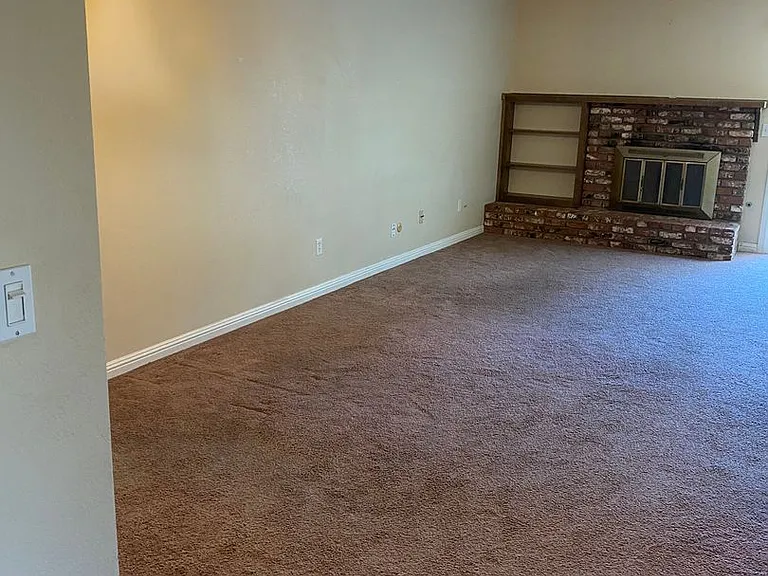 2144 Beechwood Ct — Photo 3