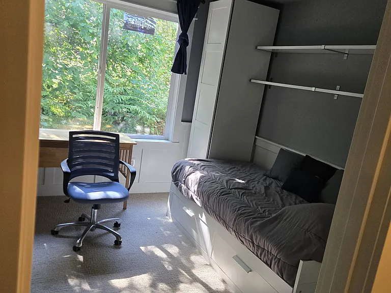 2nd bedroom