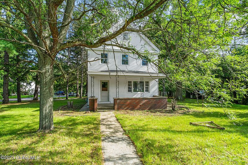 2nd image of 2823 Troy Schenectady Road
