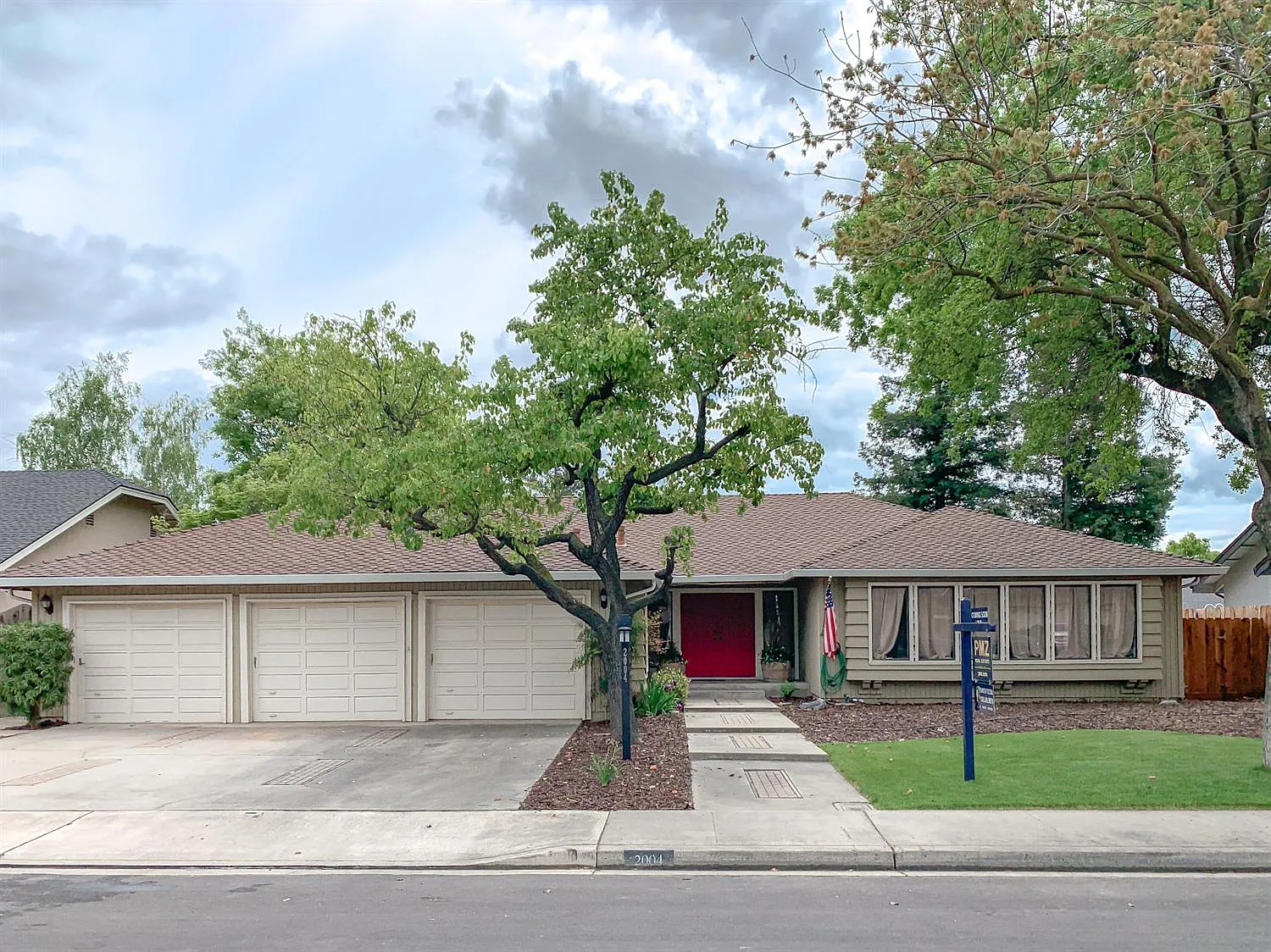 2004 Shaddox Ave photo 1