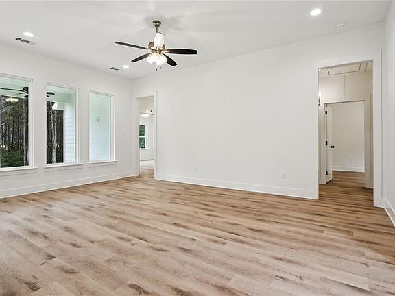 5th image of 43394 Lauren Ln