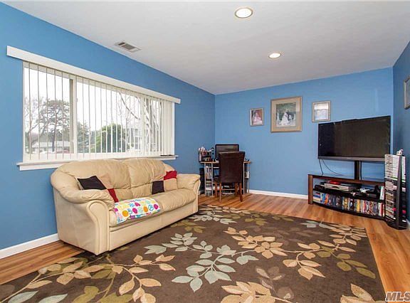 3rd image of 248 Storm Dr