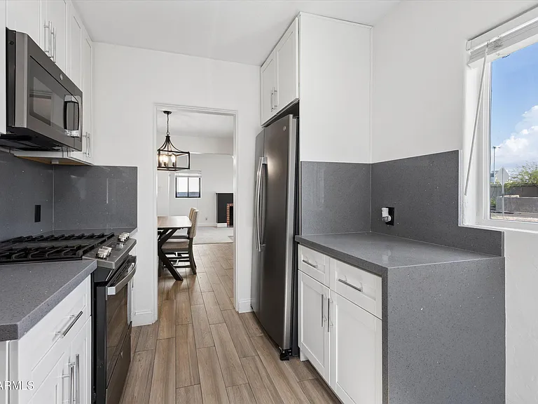 926 W Moreland St — Photo 11