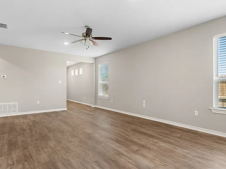 309 Maplewood Cir — Photo 7