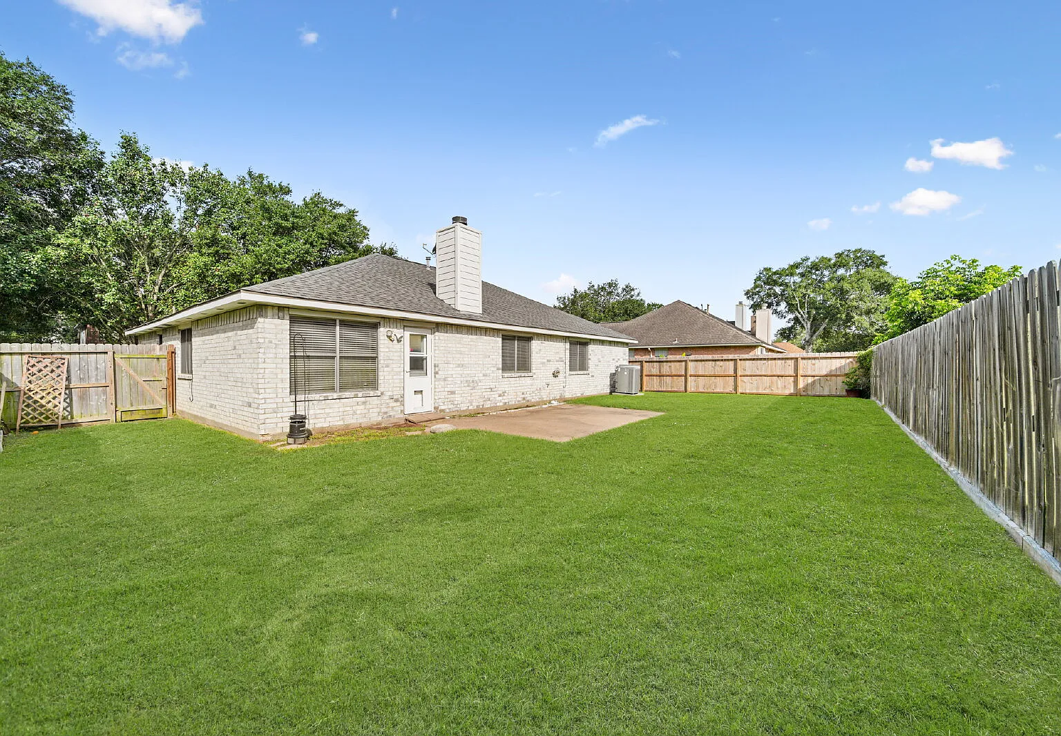 3 bed, 2.0 bath, 1619 sqft, $2,375 — Photo 4