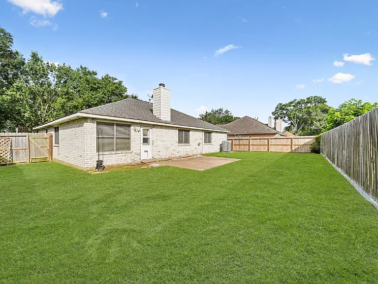 1242 Hunter Wood Dr — Photo 4