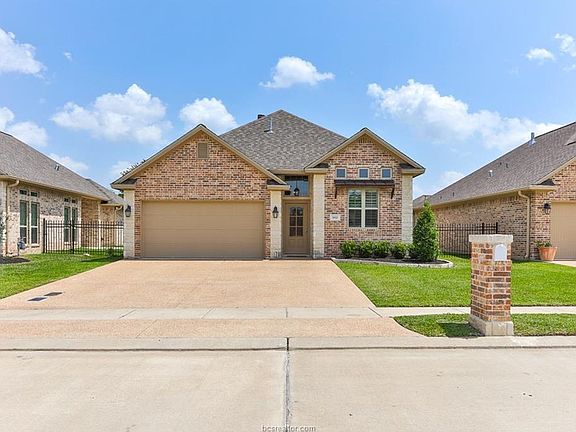 2nd image of 1810 Lakeshore Cir