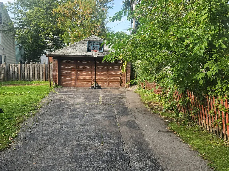3 Hawthorne Ave — Photo 7