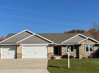 3193 Beth Dr, Green Bay, WI 54311