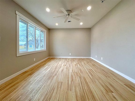 2nd image of 2414-16 Jasu Dr