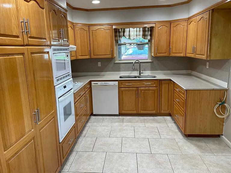 2204 Indiana Ave — Photo 14