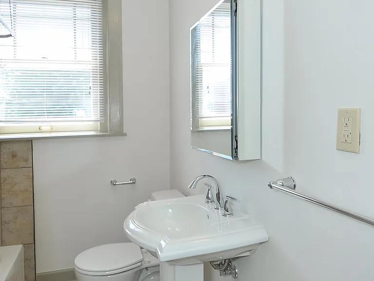 409 W Bloom St #11 — Photo 15