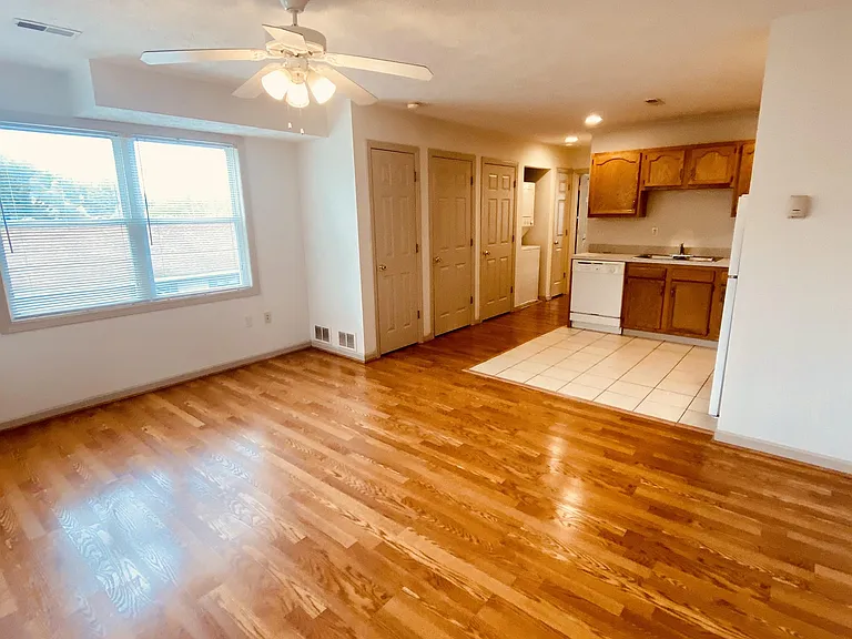 1486 Clover St #6 — Photo 3