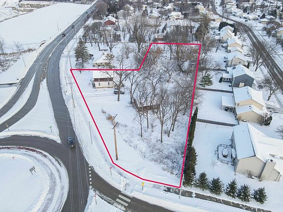 3rd image of 1290 W Winneconne Ave