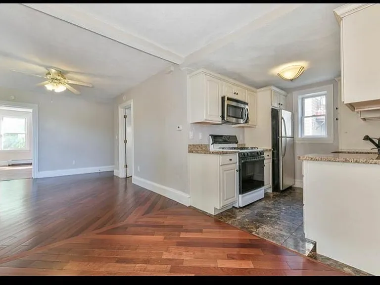 154 Webster St #2 — Photo 6