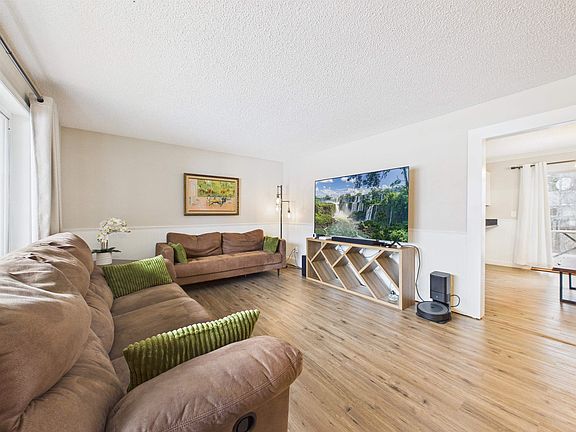 4th image of 3296 Jefferson Dr