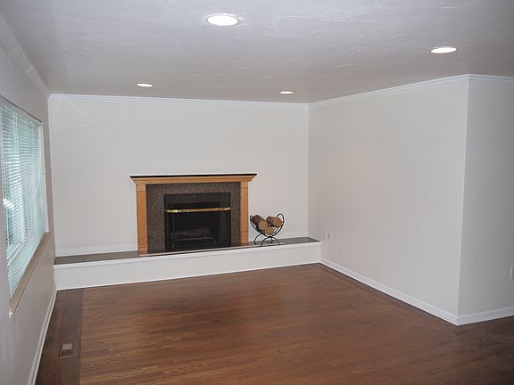 4th image of 1600 Glen Moor Pkwy