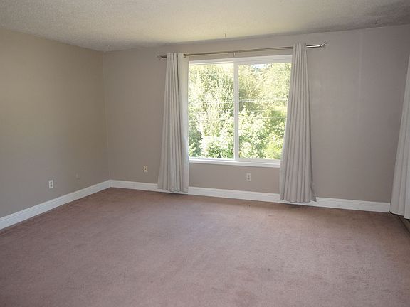 4th image of 4623 SW 47th Ave