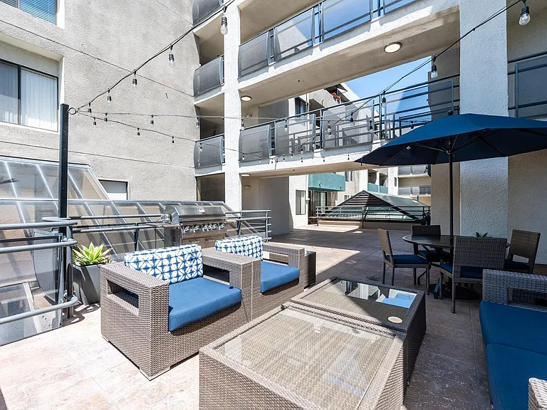 Broadstone Los Feliz — Photo 12