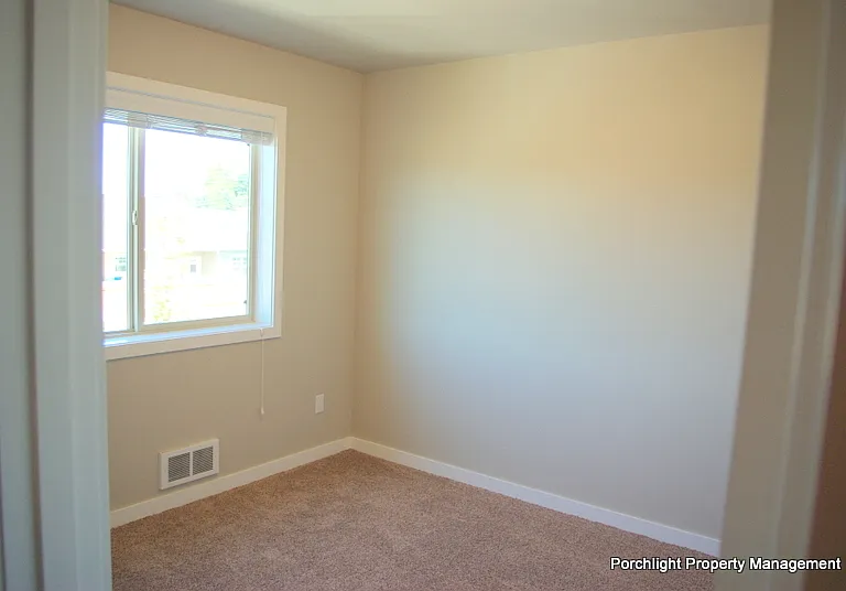 2005 Aaron Dr — Photo 9