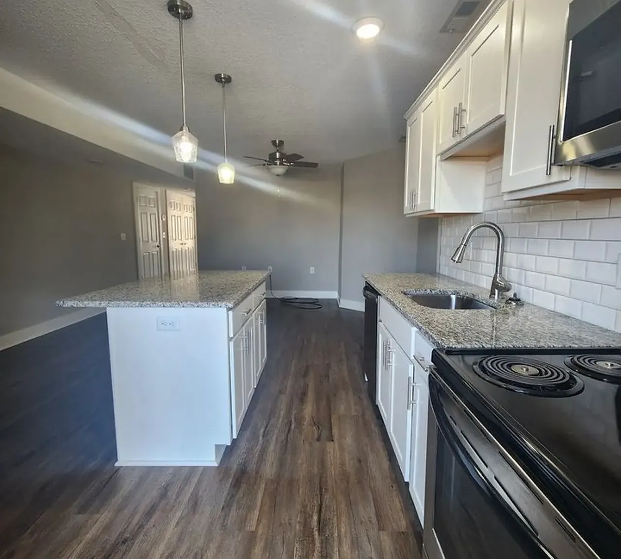 2 bed, 850 sqft, $1,425 — Photo 3