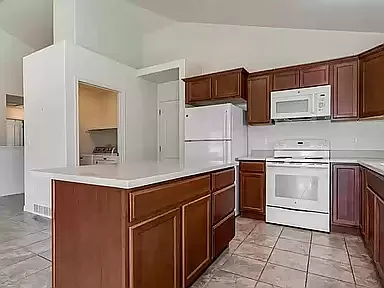 3 bed, 2799 sqft, $2,400 — Photo 2