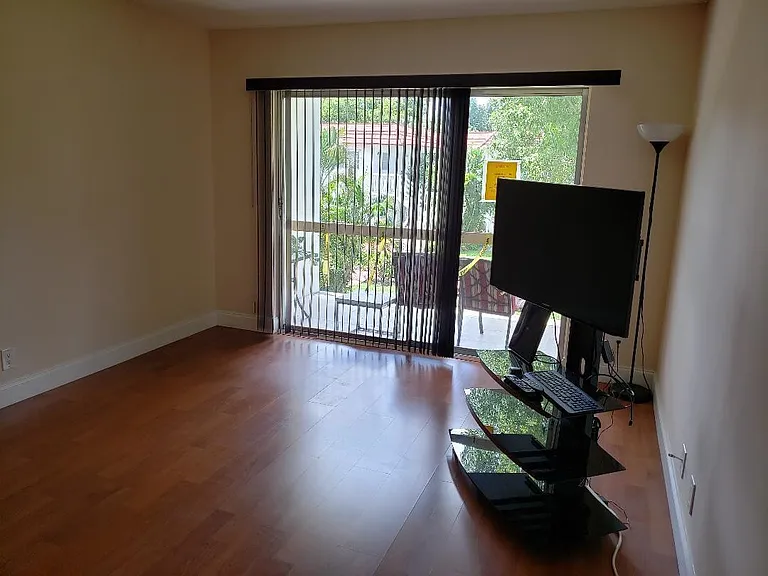 899 SE 2nd Ave #218 — Photo 5